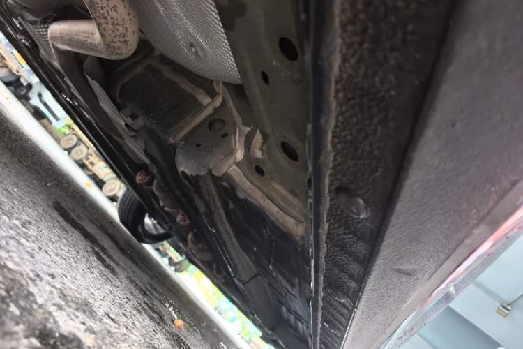 Used Geely Auto Emgrand 2022 4th Generation 1.5L CVT Flagship Model Chassis Rear Right