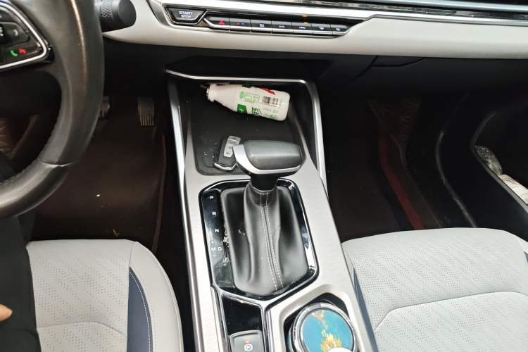 Used Geely Auto Emgrand 2022 4th Generation 1.5L CVT Flagship Model Gear Lever