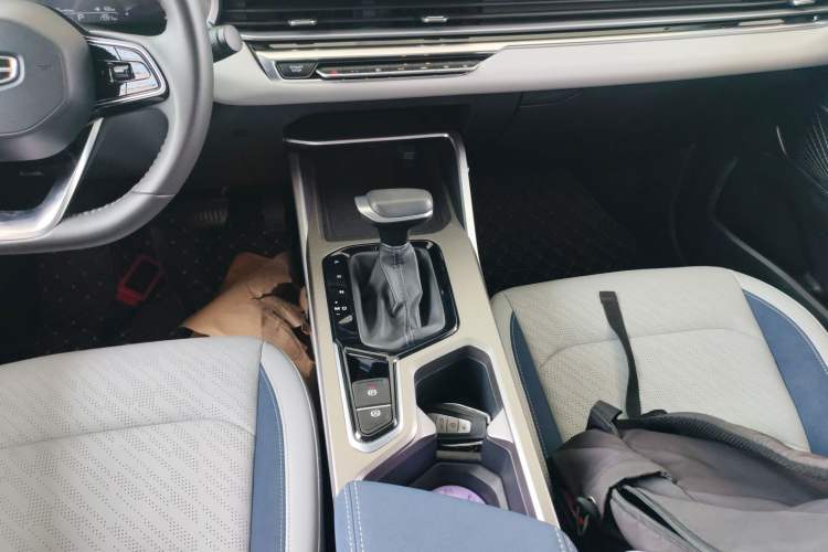 Used Geely Auto Emgrand 2022 4th Generation 1.5L CVT Flagship Model Gear Lever