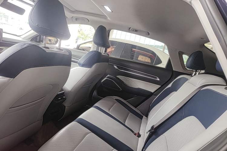 Used Geely Auto Emgrand 2022 4th Generation 1.5L CVT Flagship Model Headliner