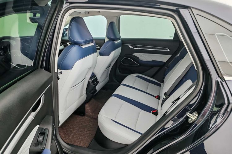 Used Geely Auto Emgrand 2022 4th Generation 1.5L CVT Flagship Model Interior 4