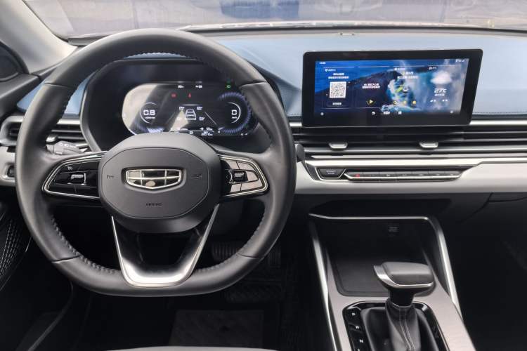 Used Geely Auto Emgrand 2022 4th Generation 1.5L CVT Flagship Model Interior 4