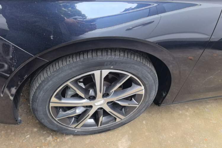 Used Geely Auto Emgrand 2022 4th Generation 1.5L CVT Flagship Model Left Front Wheel Hub