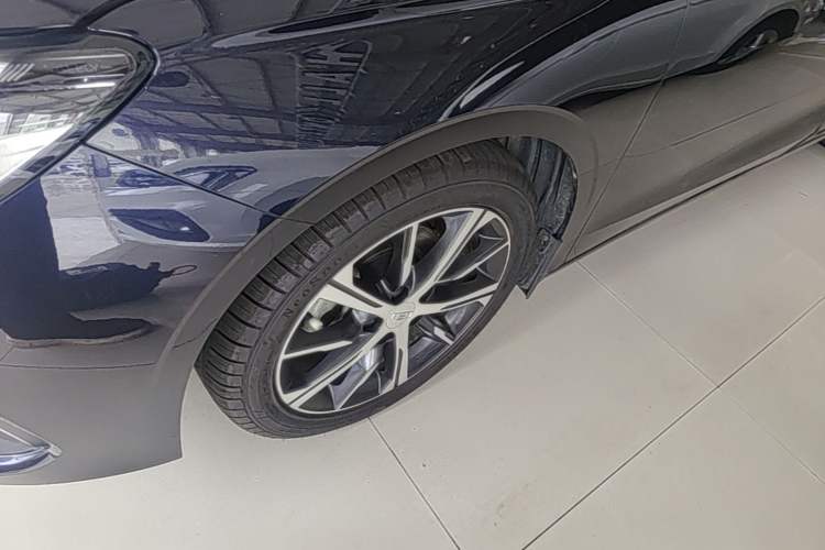 Used Geely Auto Emgrand 2022 4th Generation 1.5L CVT Flagship Model Left Front Wheel Hub