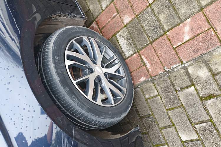 Used Geely Auto Emgrand 2022 4th Generation 1.5L CVT Elite Model Left Front Wheel Hub