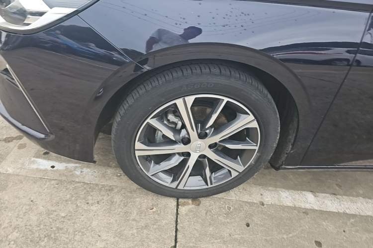Used Geely Auto Emgrand 2022 4th Generation 1.5L CVT Luxury Model Left Front Wheel Hub
