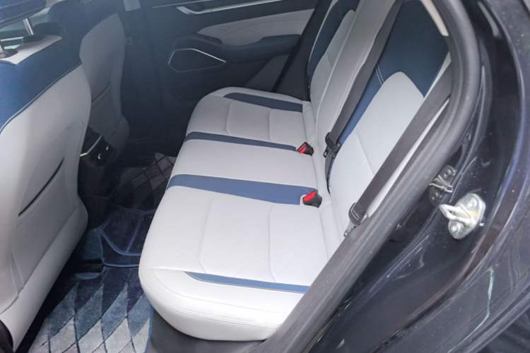 Used Geely Auto Emgrand 2022 4th Generation 1.5L CVT Flagship Model Left Rear Seat
