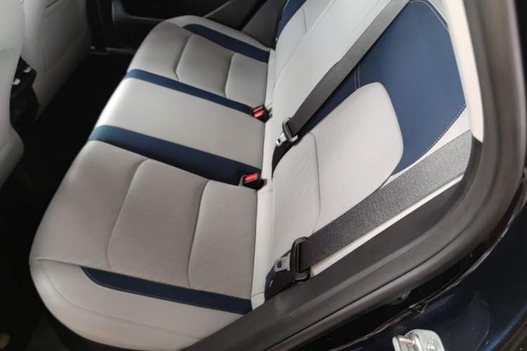 Used Geely Auto Emgrand 2022 4th Generation 1.5L CVT Flagship Model Left Rear Seat