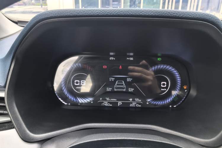 Used Geely Auto Emgrand 2022 4th Generation 1.5L CVT Flagship Model Odometer Close Up