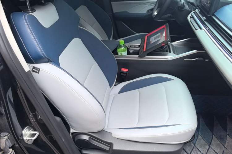 Used Geely Auto Emgrand 2022 4th Generation 1.5L CVT Flagship Model Right Front Seat