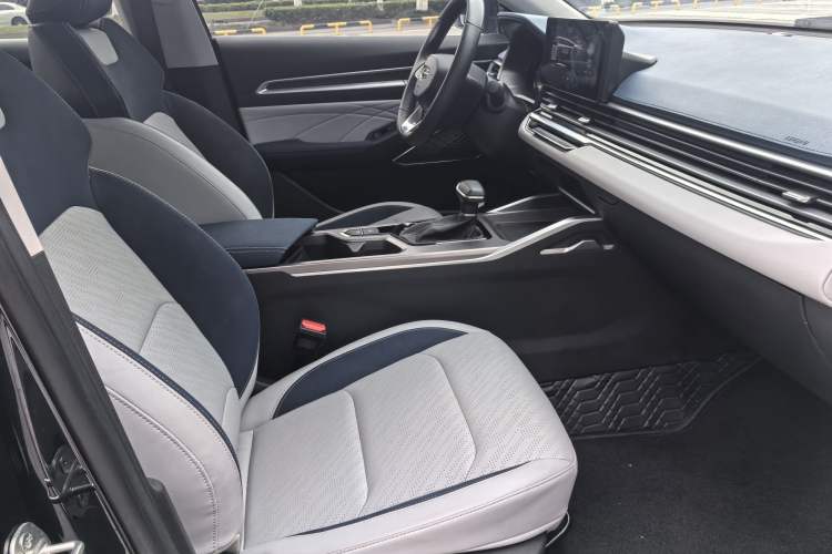 Used Geely Auto Emgrand 2022 4th Generation 1.5L CVT Flagship Model Right Front Seat