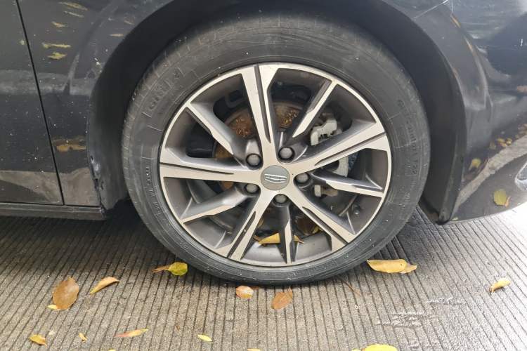 Used Geely Auto Emgrand 2022 4th Generation 1.5L CVT Flagship Model Right Front Wheel Hub
