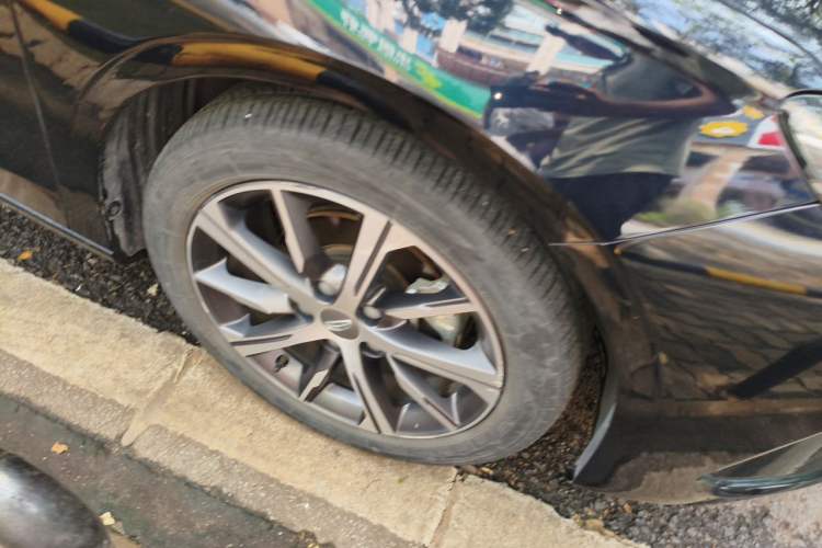 Used Geely Auto Emgrand 2022 4th Generation 1.5L CVT Luxury Model Right Front Wheel Hub