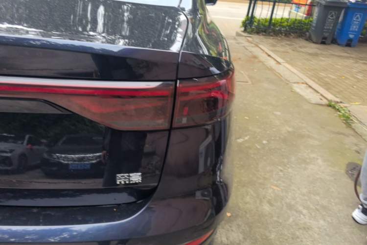Used Geely Auto Emgrand 2022 4th Generation 1.5L CVT Flagship Model Right Rear Taillight