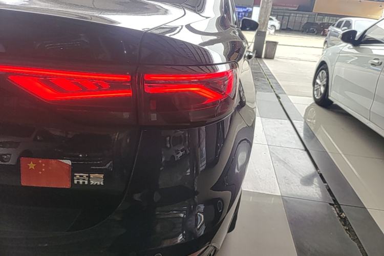 Used Geely Auto Emgrand 2022 4th Generation 1.5L CVT Flagship Model Right Rear Taillight