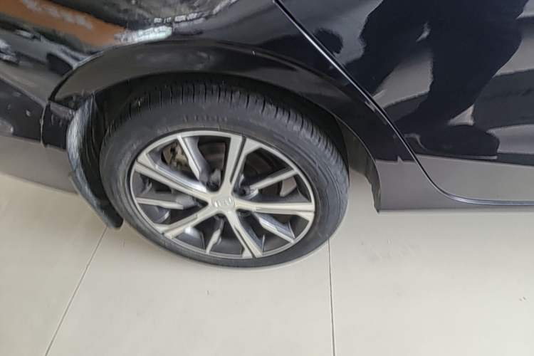 Used Geely Auto Emgrand 2022 4th Generation 1.5L CVT Flagship Model Right Rear Wheel Hub