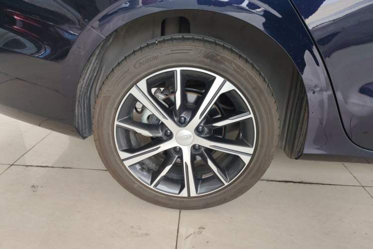 Used Geely Auto Emgrand 2022 4th Generation 1.5L CVT Flagship Model Right Rear Wheel Hub