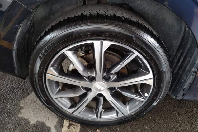 Used Geely Auto Emgrand 2022 4th Generation 1.5L CVT Flagship Model Right Rear Wheel Hub
