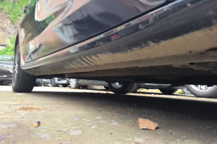 Used Geely Auto Emgrand 2022 4th Generation 1.5L CVT Flagship Model Right Side Sill