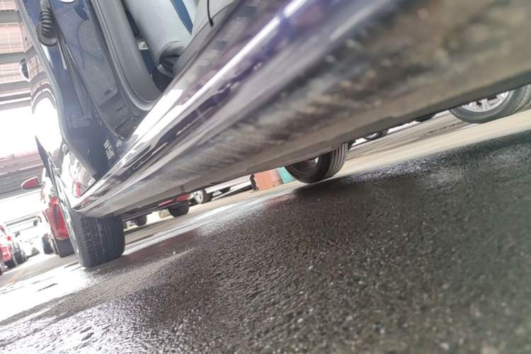 Used Geely Auto Emgrand 2022 4th Generation 1.5L CVT Flagship Model Right Side Sill