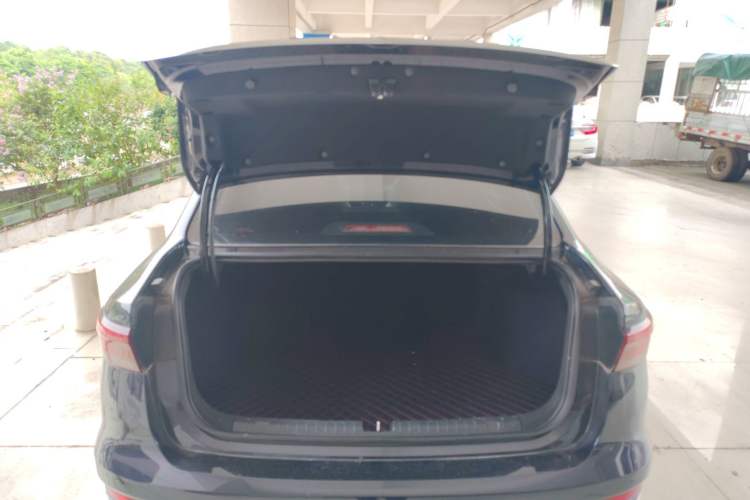 Used Geely Auto Emgrand 2022 4th Generation 1.5L CVT Flagship Model Trunk