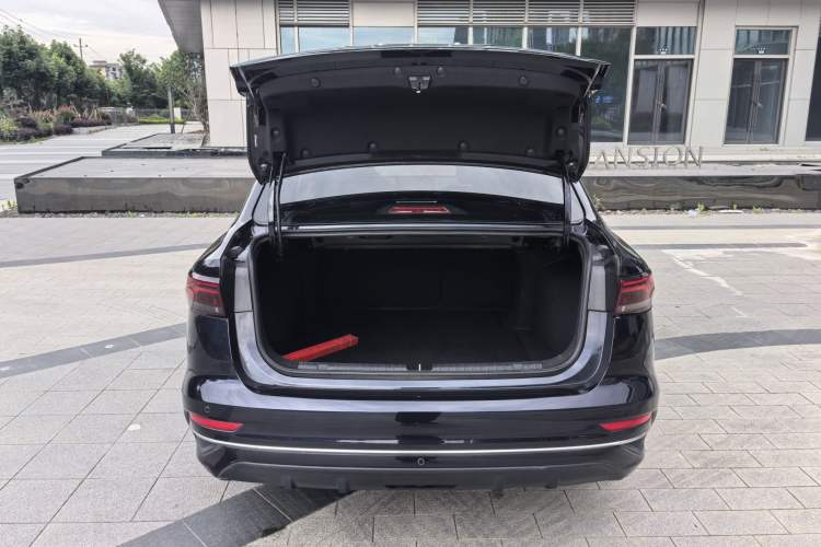 Used Geely Auto Emgrand 2022 4th Generation 1.5L CVT Flagship Model Trunk