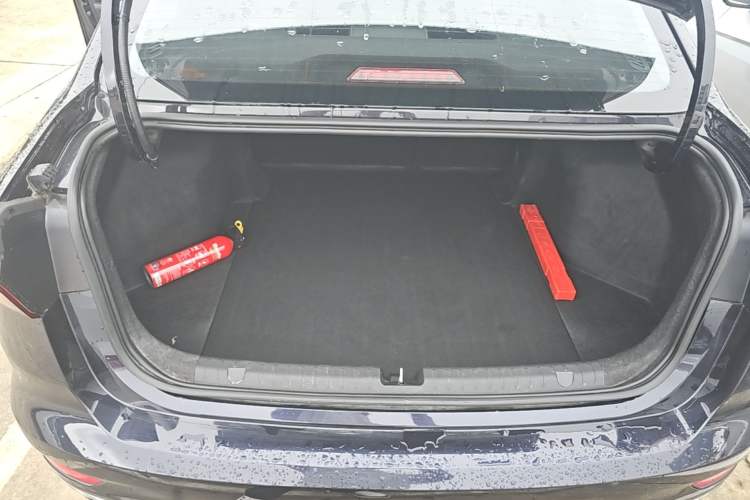 Used Geely Auto Emgrand 2022 4th Generation 1.5L CVT Luxury Model Trunk