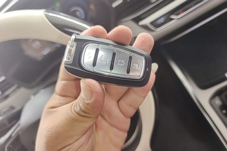 Used Geely Auto Emgrand 2022 4th Generation 1.5L CVT Flagship Model Vehicle Key