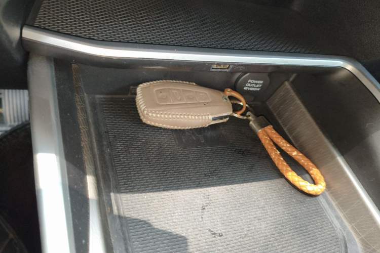 Used Geely Auto Emgrand 2022 4th Generation 1.5L CVT Luxury Model Vehicle Key