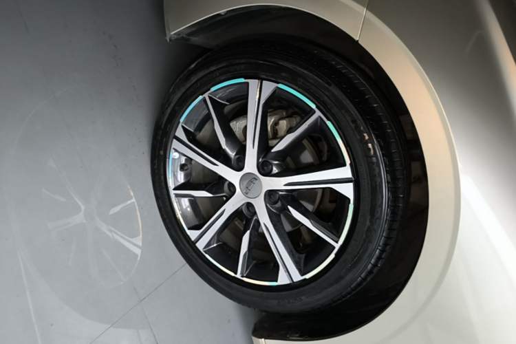 Used Geely Auto Emgrand 2022 4th Generation 1.5L CVT Luxury Model Left Front Wheel Hub