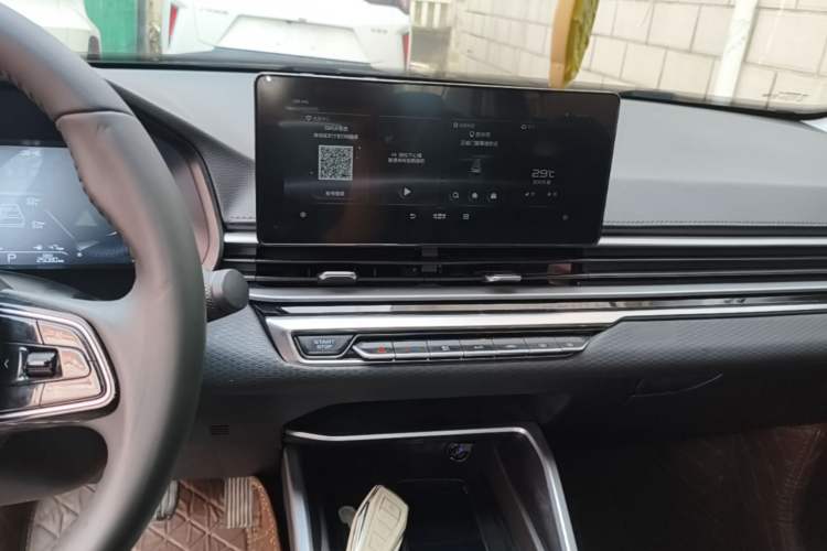 Used Geely Auto Emgrand 2022 4th Generation 1.5L CVT Luxury Model Audio And AC Panel