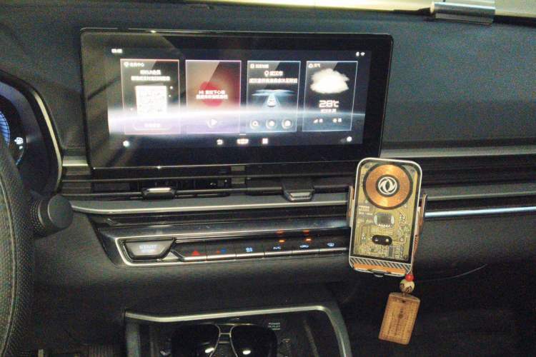 Used Geely Auto Emgrand 2022 4th Generation 1.5L CVT Luxury Model Audio And AC Panel