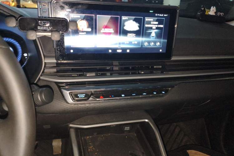 Used Geely Auto Emgrand 2022 4th Generation 1.5L CVT Elite Model Audio And AC Panel