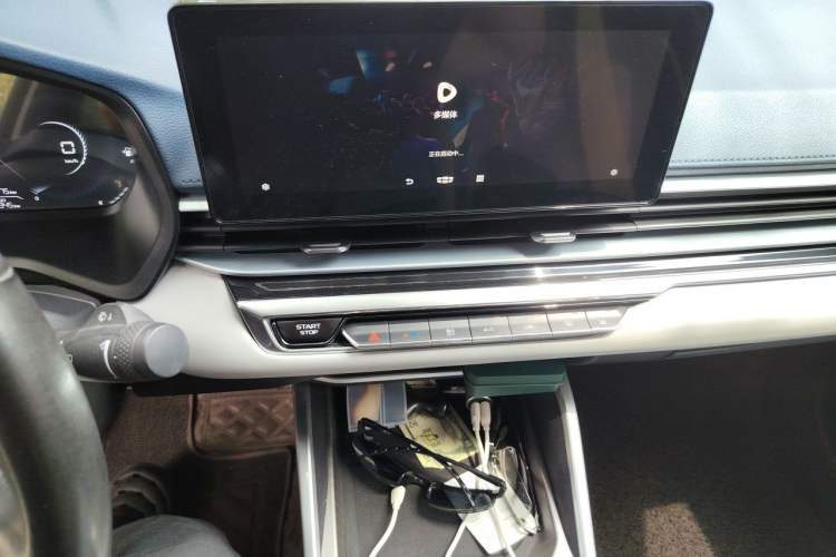 Used Geely Auto Emgrand 2022 4th Generation 1.5L CVT Flagship Model Audio And AC Panel