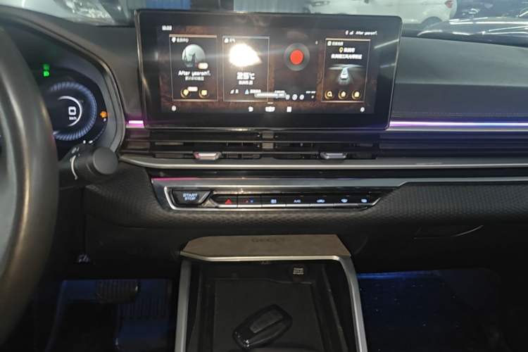 Used Geely Auto Emgrand 2022 4th Generation 1.5L CVT Luxury Model Audio And AC Panel