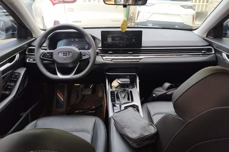 Used Geely Auto Emgrand 2022 4th Generation 1.5L CVT Luxury Model Center Console