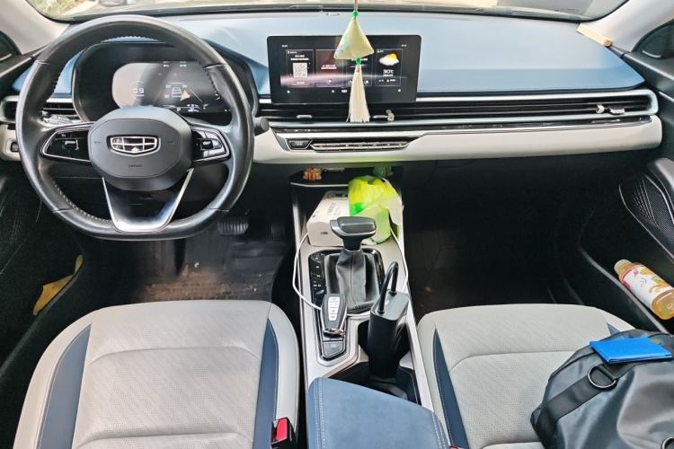 Used Geely Auto Emgrand 2022 4th Generation 1.5L CVT Flagship Model Center Console
