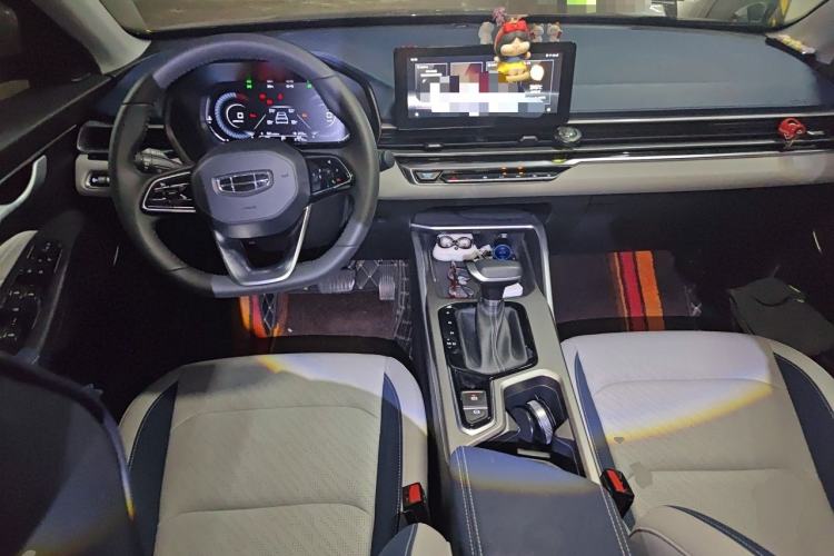 Used Geely Auto Emgrand 2022 4th Generation 1.5L CVT Flagship Model Center Console