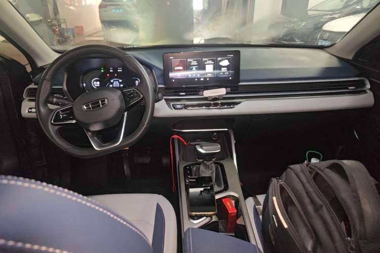 Used Geely Auto Emgrand 2022 4th Generation 1.5L CVT Flagship Model Center Console