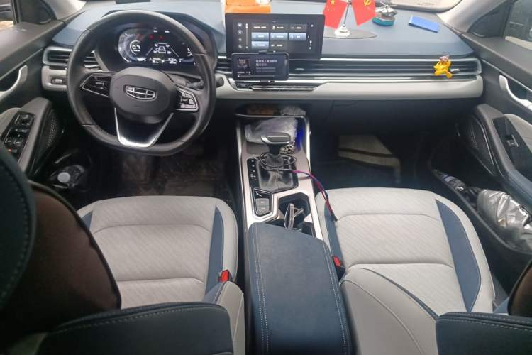 Used Geely Auto Emgrand 2022 4th Generation 1.5L CVT Flagship Model Center Console