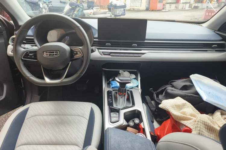 Used Geely Auto Emgrand 2022 4th Generation 1.5L CVT Flagship Model Center Console