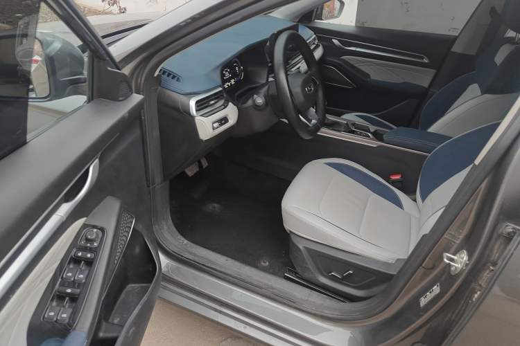 Used Geely Auto Emgrand 2022 4th Generation 1.5L CVT Flagship Model Driver Seat
