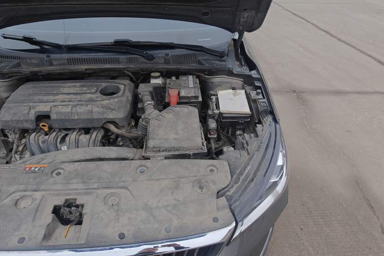 Used Geely Auto Emgrand 2022 4th Generation 1.5L CVT Flagship Model Engine Bay Left