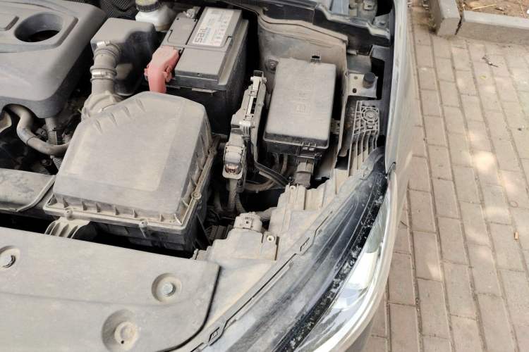 Used Geely Auto Emgrand 2022 4th Generation 1.5L CVT Flagship Model Engine Bay Left
