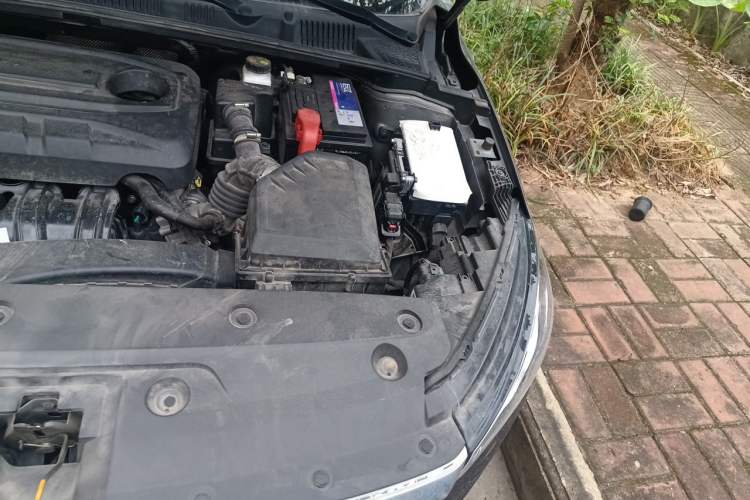 Used Geely Auto Emgrand 2022 4th Generation 1.5L CVT Flagship Model Engine Bay Left