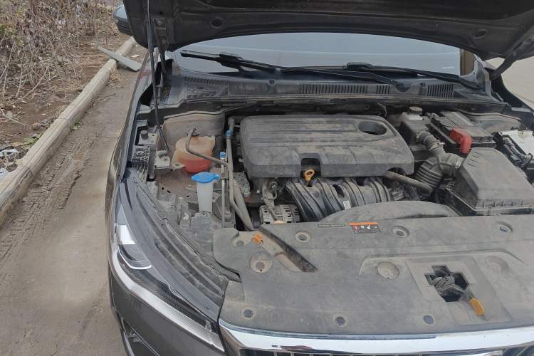 Used Geely Auto Emgrand 2022 4th Generation 1.5L CVT Flagship Model Engine Bay Right