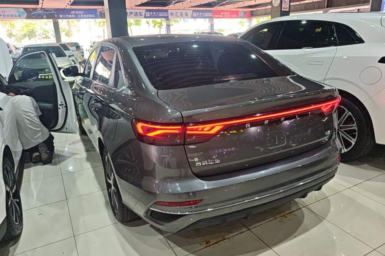 Used Geely Auto Emgrand 2022 4th Generation 1.5L CVT Flagship Model Exterior 2