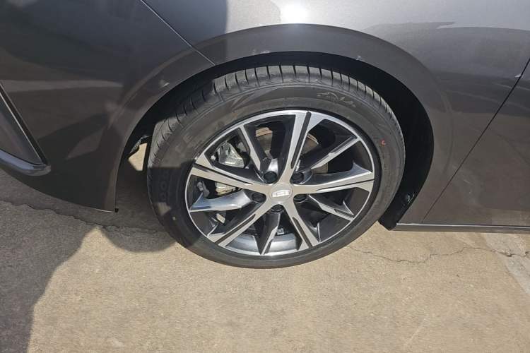 Used Geely Auto Emgrand 2022 4th Generation 1.5L CVT Luxury Model Exterior 4