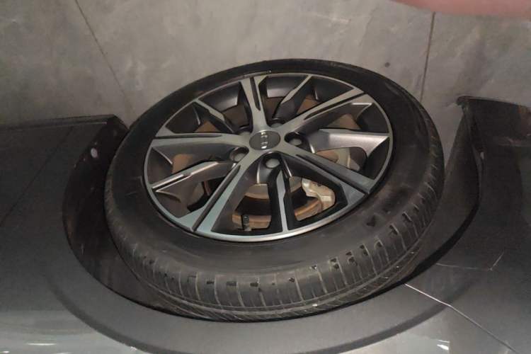 Used Geely Auto Emgrand 2022 4th Generation 1.5L CVT Flagship Model Exterior 4