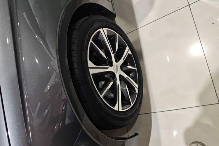 Used Geely Auto Emgrand 2022 4th Generation 1.5L CVT Flagship Model Exterior 4